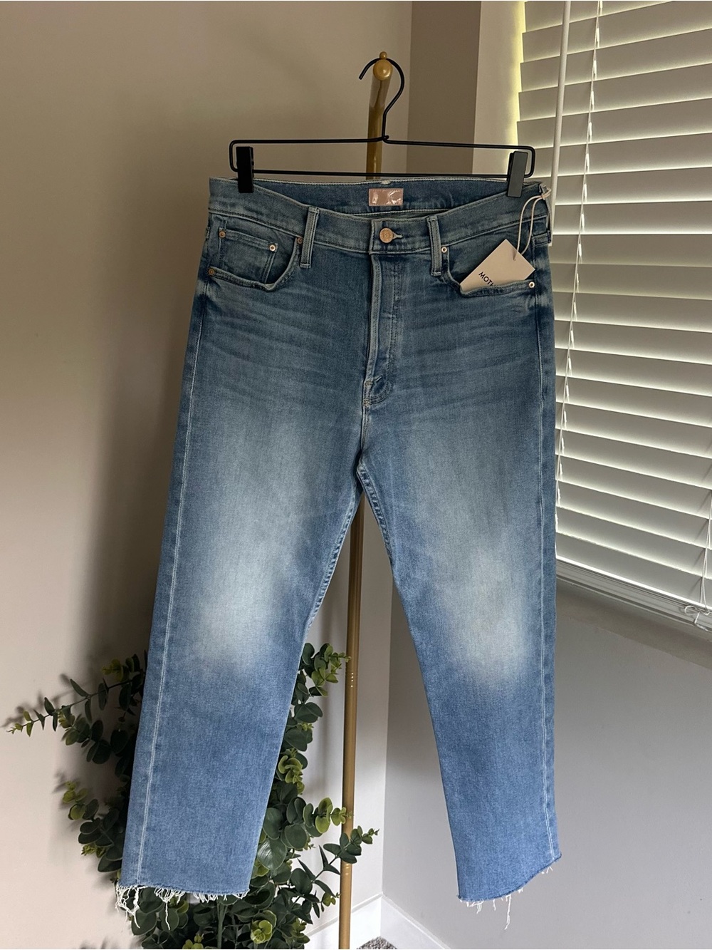 NEW Mother Jeans The Tomcat Ankle Fray
